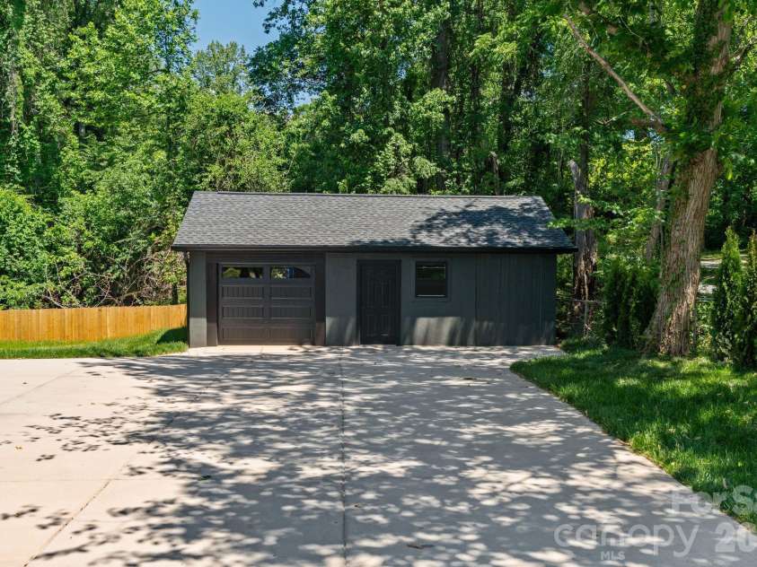 19 Starnes Cove Road, Asheville, NC 28806.  MLS# CAR4354681, YatesRealty ID 21777. 