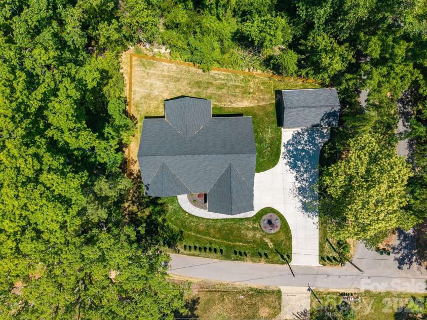 19 Starnes Cove Road, Asheville, NC 28806.  MLS# CAR4354681, YatesRealty ID 21777. 