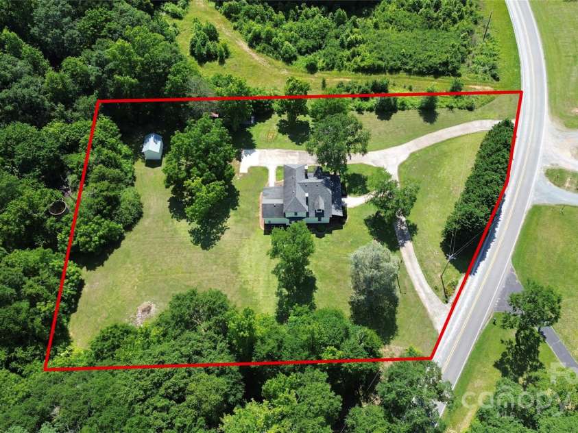 604 Ferguson Ridge Road, Gastonia, NC 28052.  MLS# CAR4267295, YatesRealty ID 21777. So much space and surrounded by trees!