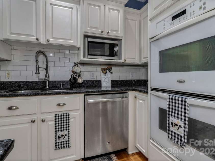 2790 Twin Oaks Drive, Morganton, NC 28655.  MLS# CAR4267085, YatesRealty ID 21778. 