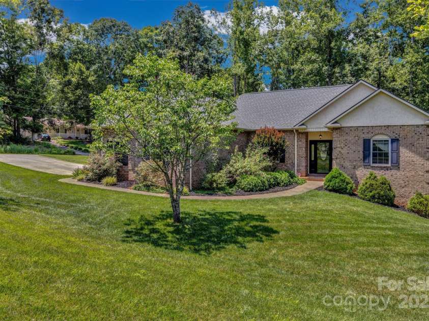 2790 Twin Oaks Drive, Morganton, NC 28655.  MLS# CAR4267085, YatesRealty ID 21778. 