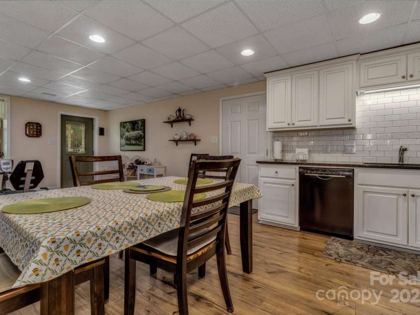 2790 Twin Oaks Drive, Morganton, NC 28655.  MLS# CAR4267085, YatesRealty ID 21778. 