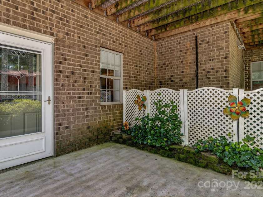 2790 Twin Oaks Drive, Morganton, NC 28655.  MLS# CAR4267085, YatesRealty ID 21778. 