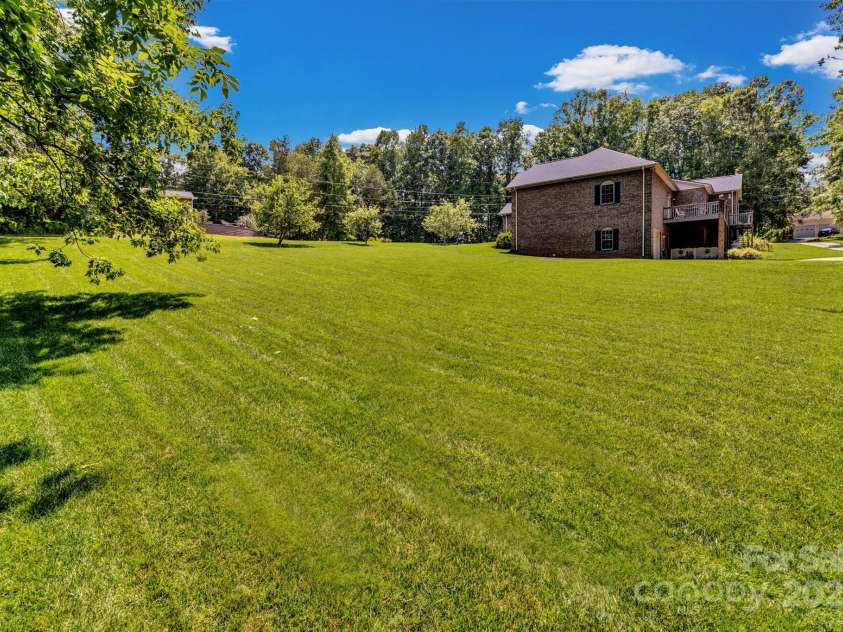 2790 Twin Oaks Drive, Morganton, NC 28655.  MLS# CAR4267085, YatesRealty ID 21778. 