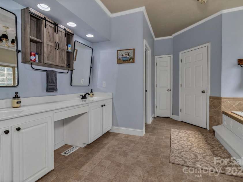 2790 Twin Oaks Drive, Morganton, NC 28655.  MLS# CAR4267085, YatesRealty ID 21778. Primary bathroom with walk in shower and jetted tub.