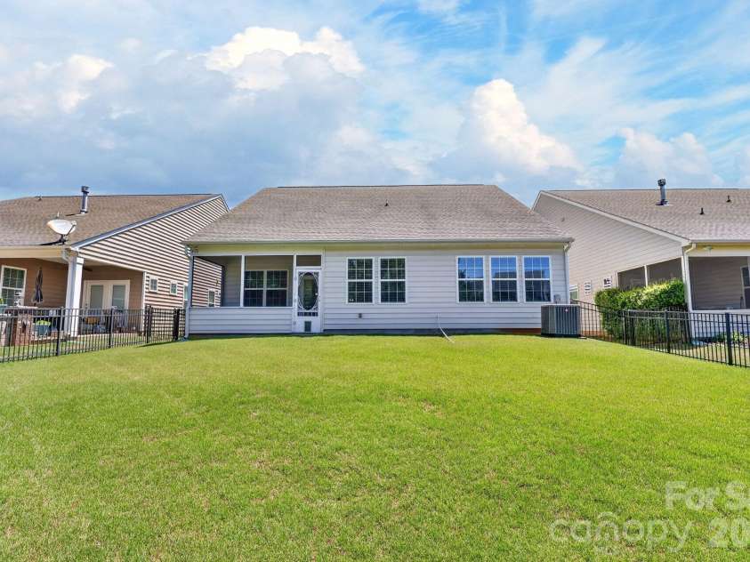 418 Brier Knob Drive, Fort Mill, SC 29715.  MLS# CAR4378773, YatesRealty ID 21778. 
