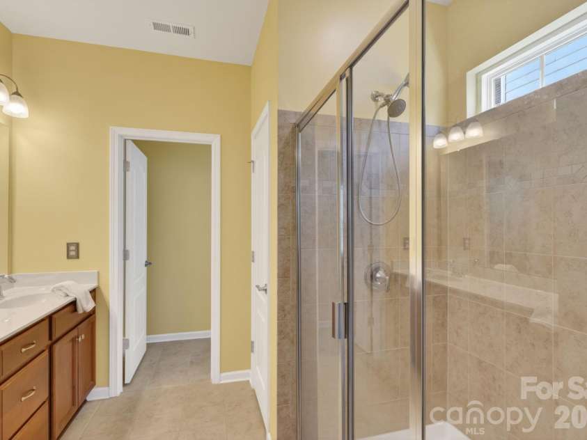 418 Brier Knob Drive, Fort Mill, SC 29715.  MLS# CAR4378773, YatesRealty ID 21778. Master Bath