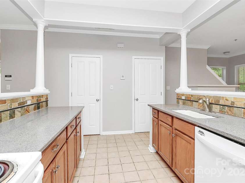 526 Davidson Street, Charlotte, NC 28202.  MLS# CAR4252746, YatesRealty ID 21779. 