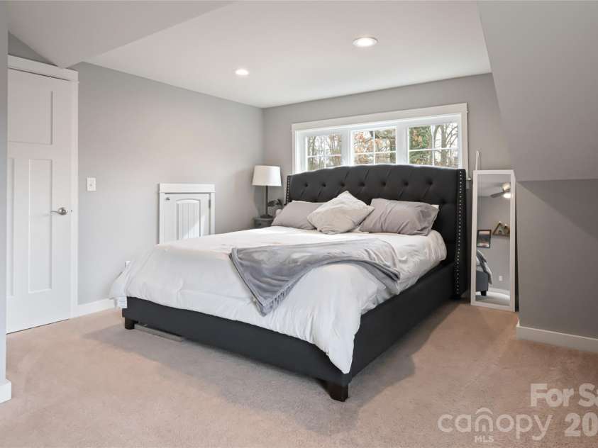 123 Arline Henry Way, Asheville, NC 28806.  MLS# CAR4232266, YatesRealty ID 2178. 