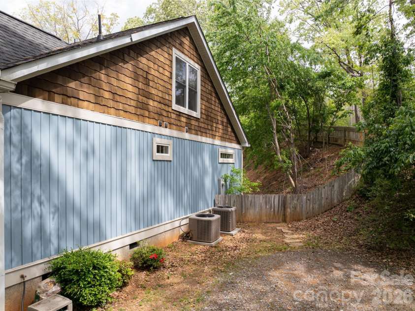 123 Arline Henry Way, Asheville, NC 28806.  MLS# CAR4232266, YatesRealty ID 2178. 