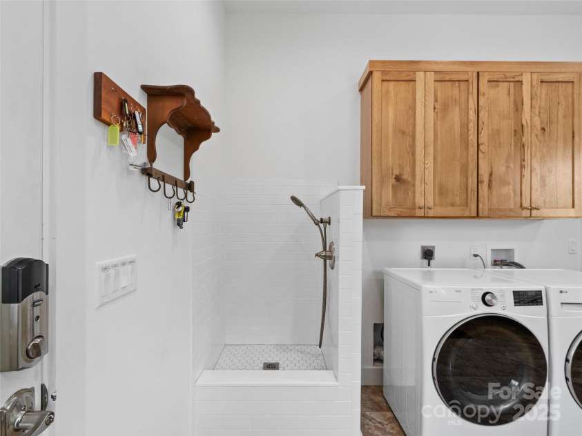 971 Banks Creek Road, Burnsville, NC 28714.  MLS# CAR4270100, YatesRealty ID 21780. Designed with pet owners in mind, enjoy the convenience of your own pet wash station