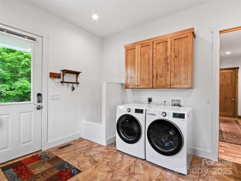971 Banks Creek Road, Burnsville, NC 28714.  MLS# CAR4270100, YatesRealty ID 21780. Functional mudroom and laundry area with direct outdoor access and upgraded premium appliances.