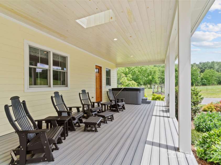 971 Banks Creek Road, Burnsville, NC 28714.  MLS# CAR4270100, YatesRealty ID 21780. Relaxation awaits—whether you’re lounging on the covered porch or enjoying a soothing soak in the jacuzzi tub.