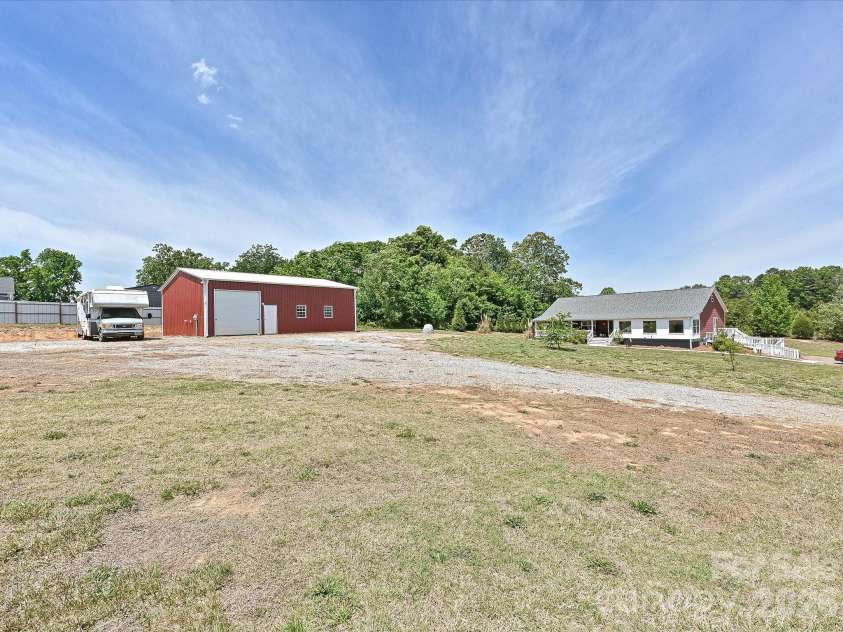 3556 Walling Drive, Newton, NC 28658.  MLS# CAR4376025, YatesRealty ID 21781. 