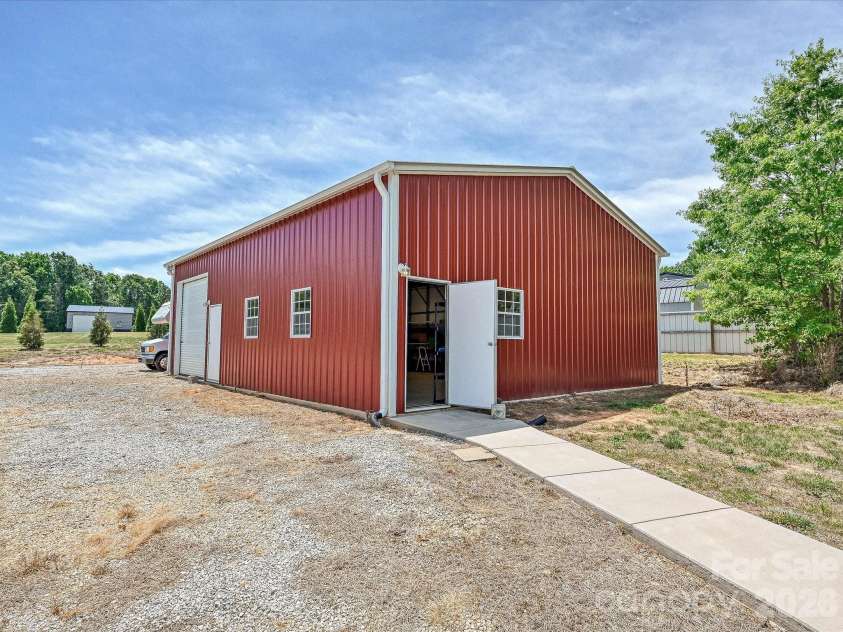 3556 Walling Drive, Newton, NC 28658.  MLS# CAR4376025, YatesRealty ID 21781. 