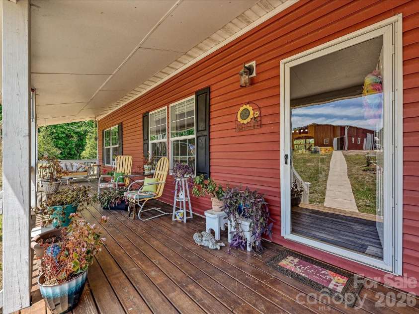 3556 Walling Drive, Newton, NC 28658.  MLS# CAR4376025, YatesRealty ID 21781. 