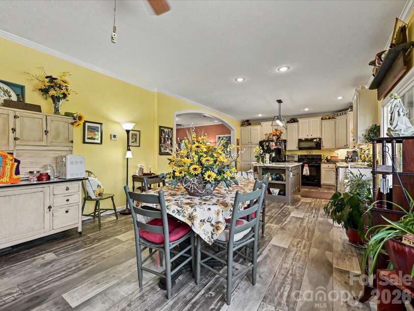 3556 Walling Drive, Newton, NC 28658.  MLS# CAR4376025, YatesRealty ID 21781. 