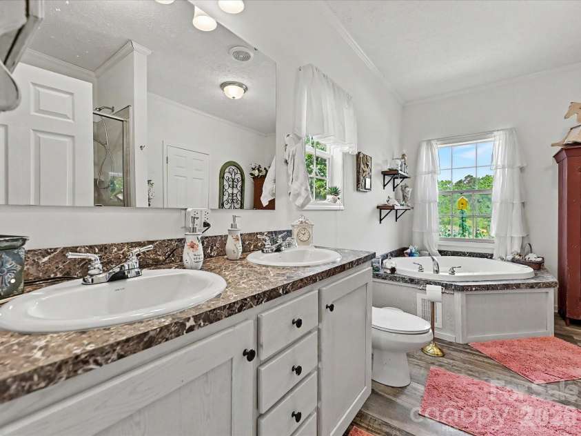3556 Walling Drive, Newton, NC 28658.  MLS# CAR4376025, YatesRealty ID 21781. 