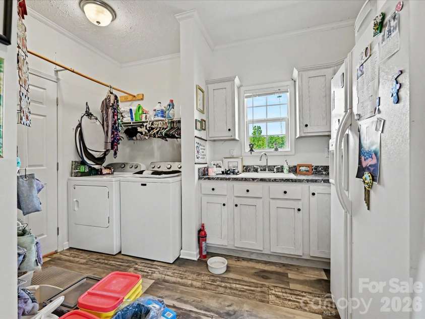 3556 Walling Drive, Newton, NC 28658.  MLS# CAR4376025, YatesRealty ID 21781. 