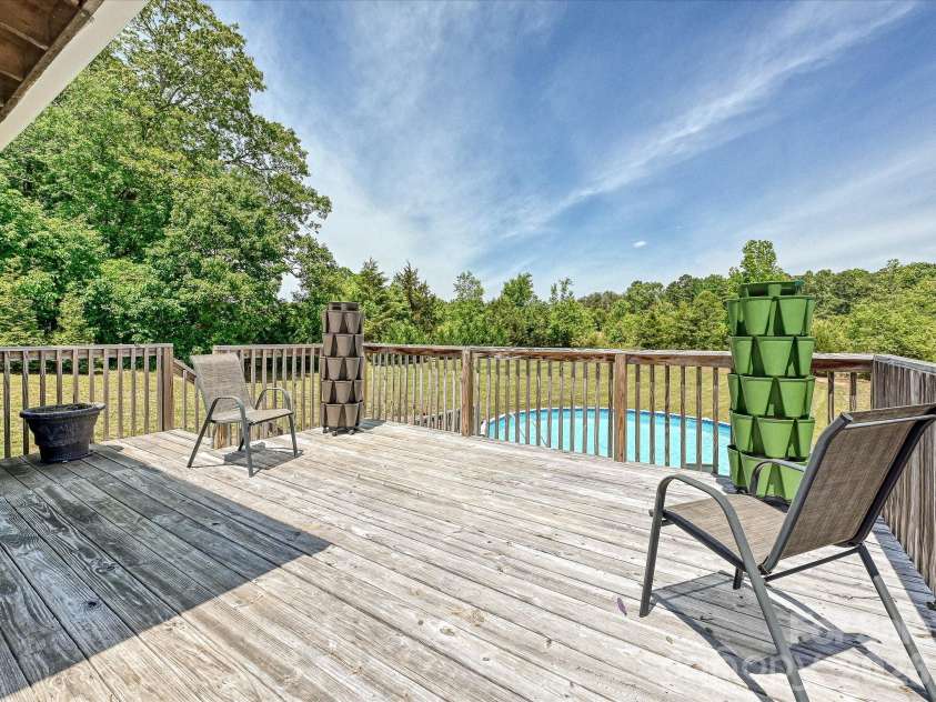 3556 Walling Drive, Newton, NC 28658.  MLS# CAR4376025, YatesRealty ID 21781. 