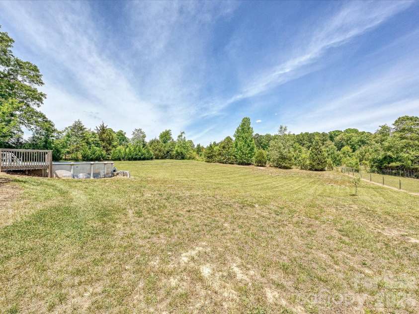 3556 Walling Drive, Newton, NC 28658.  MLS# CAR4376025, YatesRealty ID 21781. 