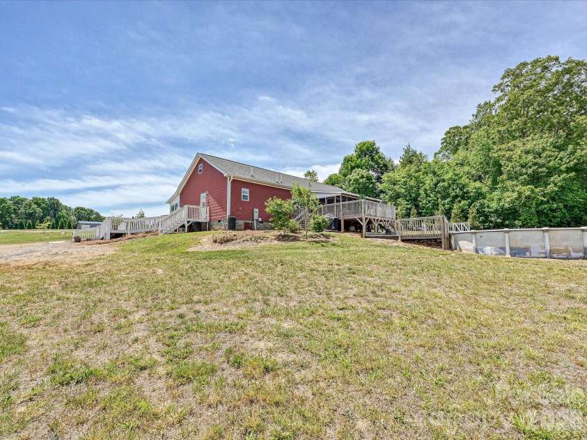3556 Walling Drive, Newton, NC 28658.  MLS# CAR4376025, YatesRealty ID 21781. 