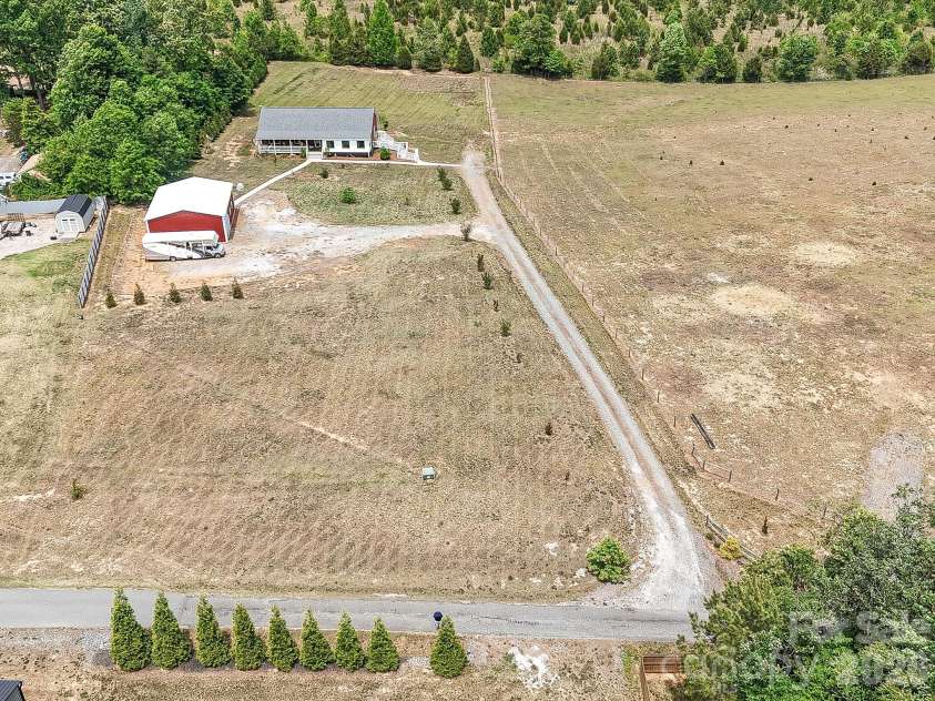 3556 Walling Drive, Newton, NC 28658.  MLS# CAR4376025, YatesRealty ID 21781. 