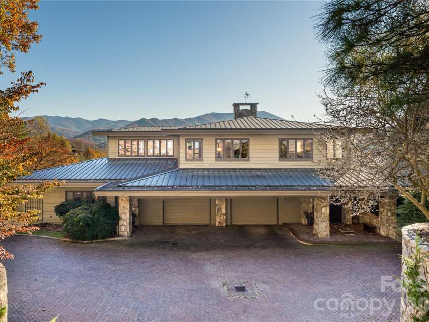 820 Laurel Ridge Drive, Waynesville, NC 28786.  MLS# CAR4319300, YatesRealty ID 21783. 