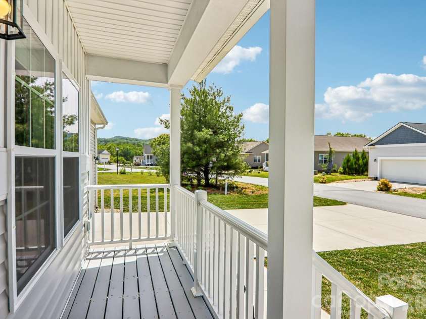 464 Riverwind Drive, Hendersonville, NC 28739.  MLS# CAR4380506, YatesRealty ID 21785. 