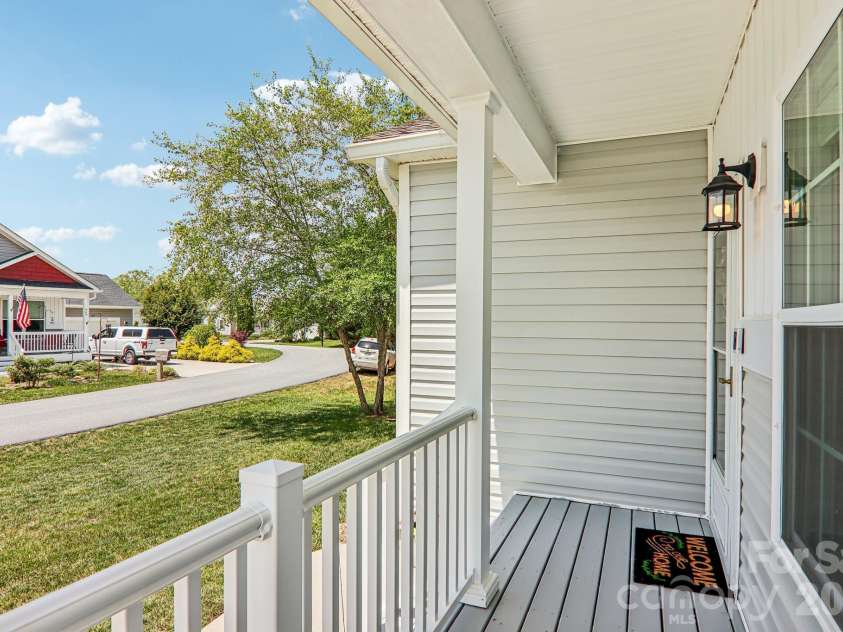 464 Riverwind Drive, Hendersonville, NC 28739.  MLS# CAR4380506, YatesRealty ID 21785. 
