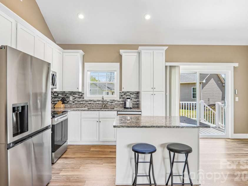 464 Riverwind Drive, Hendersonville, NC 28739.  MLS# CAR4380506, YatesRealty ID 21785. 