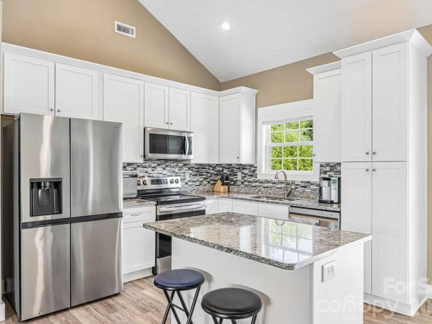 464 Riverwind Drive, Hendersonville, NC 28739.  MLS# CAR4380506, YatesRealty ID 21785. 
