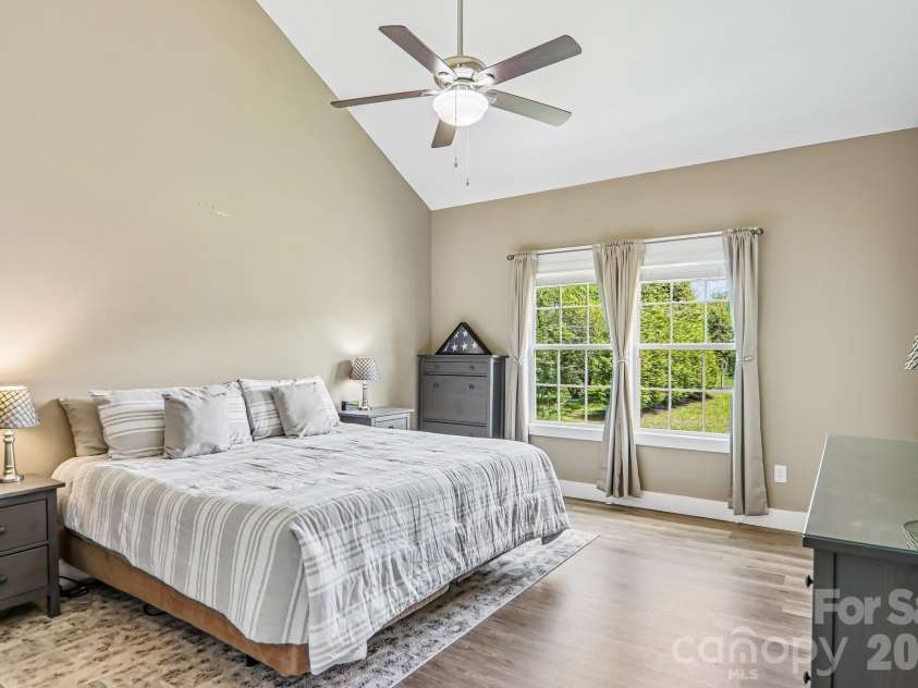 464 Riverwind Drive, Hendersonville, NC 28739.  MLS# CAR4380506, YatesRealty ID 21785. 