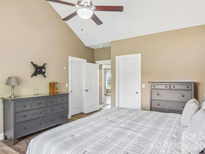 464 Riverwind Drive, Hendersonville, NC 28739.  MLS# CAR4380506, YatesRealty ID 21785. 