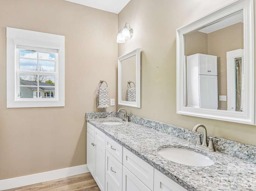 464 Riverwind Drive, Hendersonville, NC 28739.  MLS# CAR4380506, YatesRealty ID 21785. 