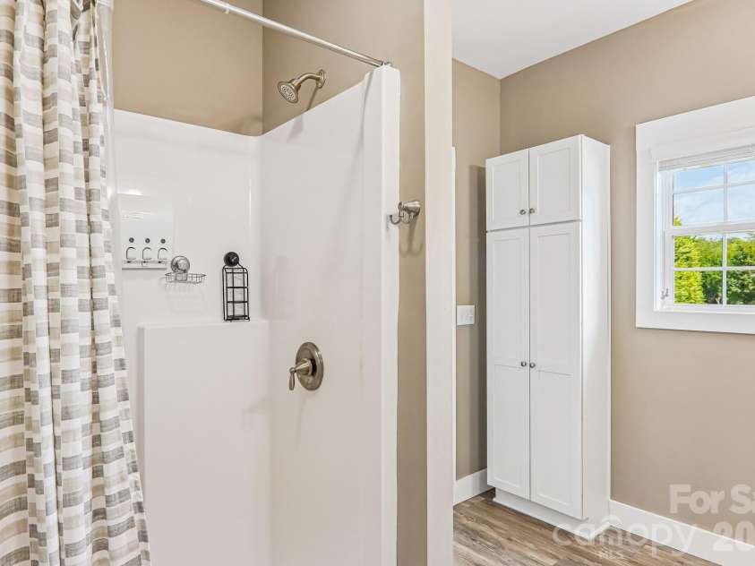 464 Riverwind Drive, Hendersonville, NC 28739.  MLS# CAR4380506, YatesRealty ID 21785. 