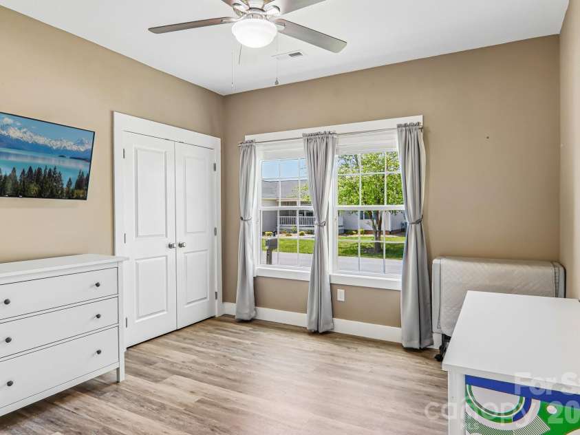 464 Riverwind Drive, Hendersonville, NC 28739.  MLS# CAR4380506, YatesRealty ID 21785. 