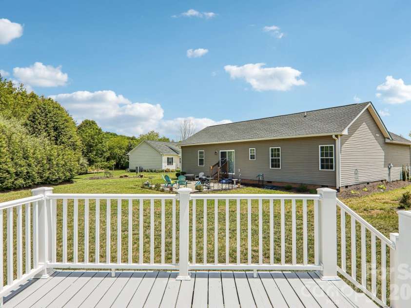 464 Riverwind Drive, Hendersonville, NC 28739.  MLS# CAR4380506, YatesRealty ID 21785. 