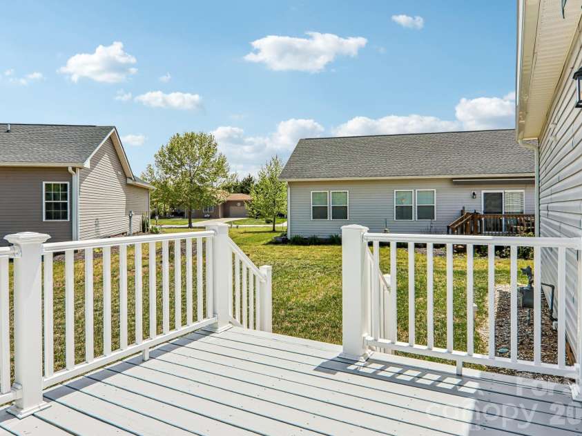 464 Riverwind Drive, Hendersonville, NC 28739.  MLS# CAR4380506, YatesRealty ID 21785. 
