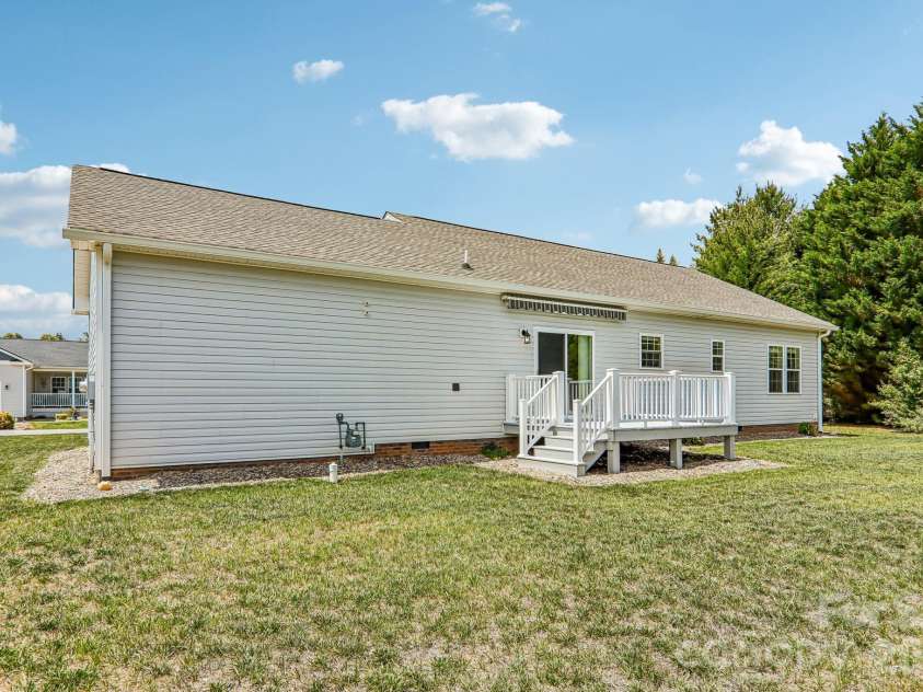 464 Riverwind Drive, Hendersonville, NC 28739.  MLS# CAR4380506, YatesRealty ID 21785. 