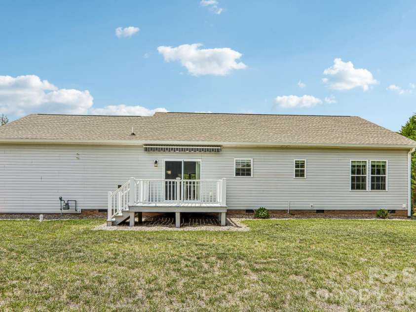 464 Riverwind Drive, Hendersonville, NC 28739.  MLS# CAR4380506, YatesRealty ID 21785. 