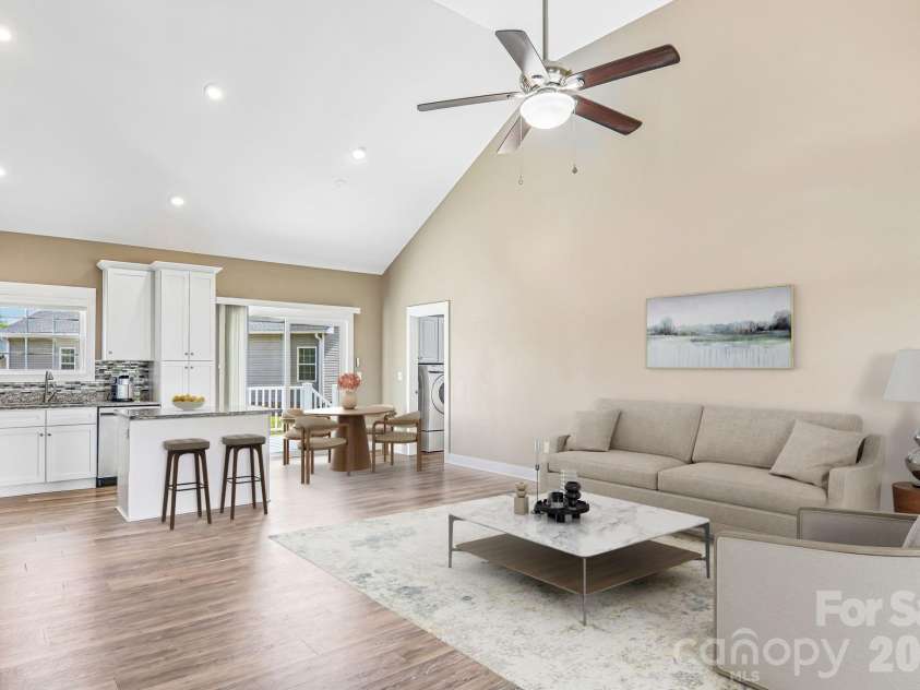 464 Riverwind Drive, Hendersonville, NC 28739.  MLS# CAR4380506, YatesRealty ID 21785. 