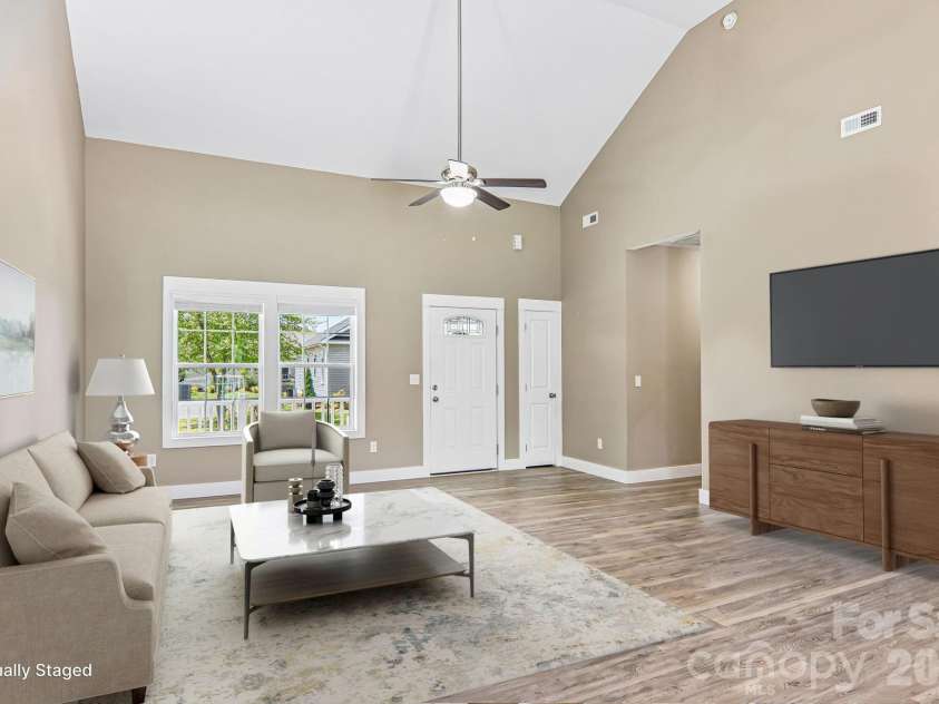 464 Riverwind Drive, Hendersonville, NC 28739.  MLS# CAR4380506, YatesRealty ID 21785. 