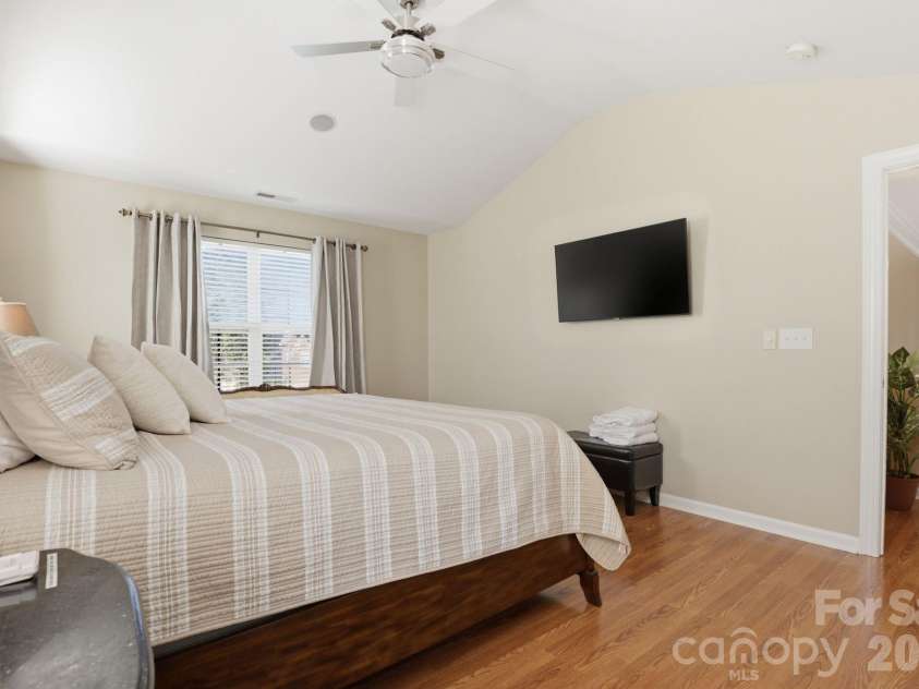 10122 Whiteburn Court, Charlotte, NC 28278.  MLS# CAR4370542, YatesRealty ID 21787. 
