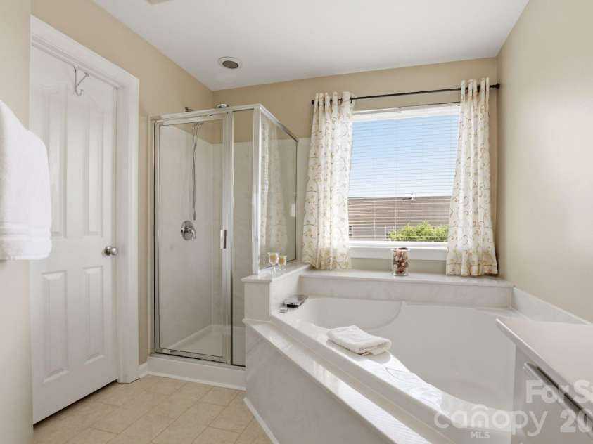 10122 Whiteburn Court, Charlotte, NC 28278.  MLS# CAR4370542, YatesRealty ID 21787. 