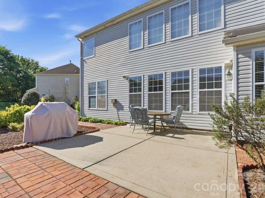 10122 Whiteburn Court, Charlotte, NC 28278.  MLS# CAR4370542, YatesRealty ID 21787. 