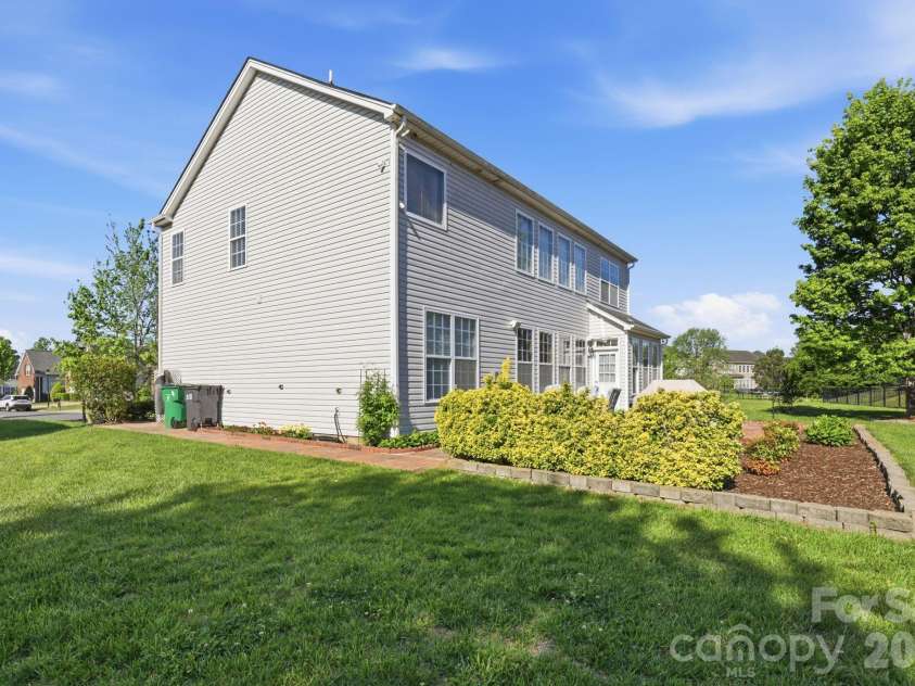 10122 Whiteburn Court, Charlotte, NC 28278.  MLS# CAR4370542, YatesRealty ID 21787. 