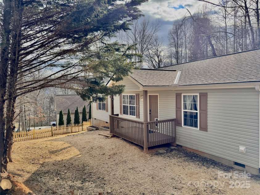 231 Newberry Drive, Fletcher, NC 28732.  MLS# CAR4221734, YatesRealty ID 21787. Big Up-Views