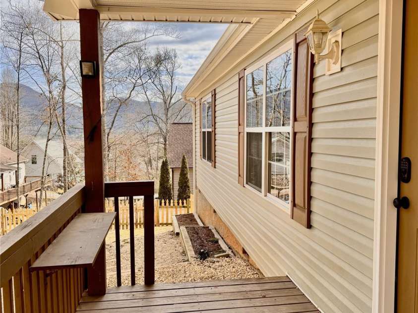 231 Newberry Drive, Fletcher, NC 28732.  MLS# CAR4221734, YatesRealty ID 21787. Covered Front Porch