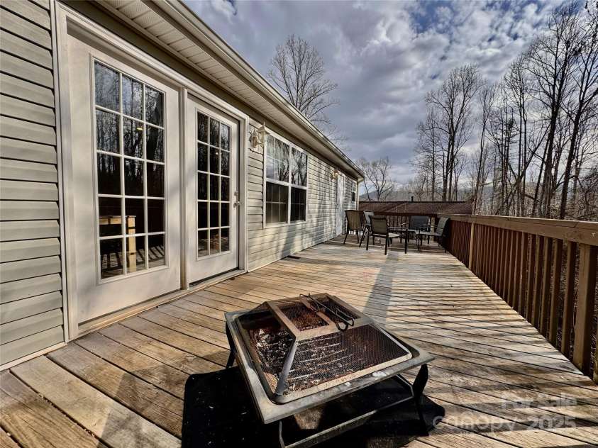 231 Newberry Drive, Fletcher, NC 28732.  MLS# CAR4221734, YatesRealty ID 21787. Perfect for the Grill Chef